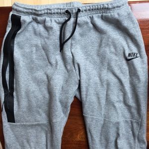 NIKE WINDRUNNER TECH JOGGER PANTS